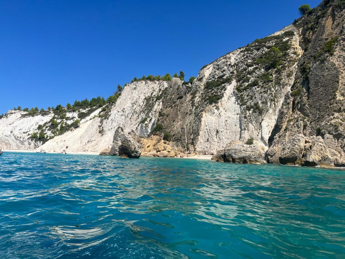 Apollonides Seafront Villa1 Aoede Lixouri Exteriör bild