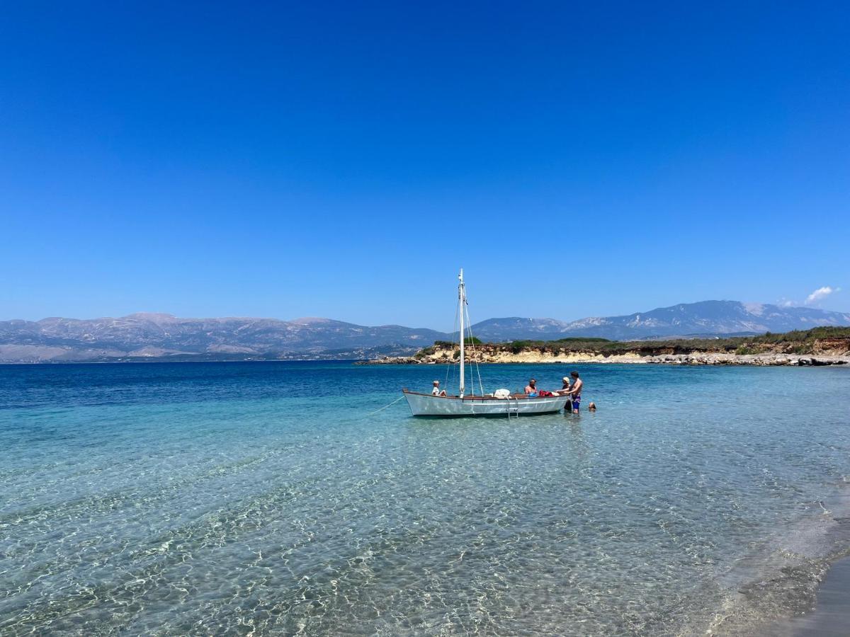 Apollonides Seafront Villa1 Aoede Lixouri Exteriör bild