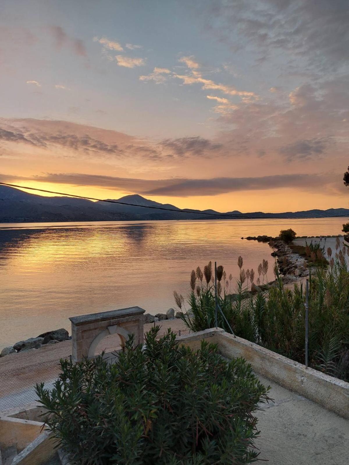 Apollonides Seafront Villa1 Aoede Lixouri Exteriör bild